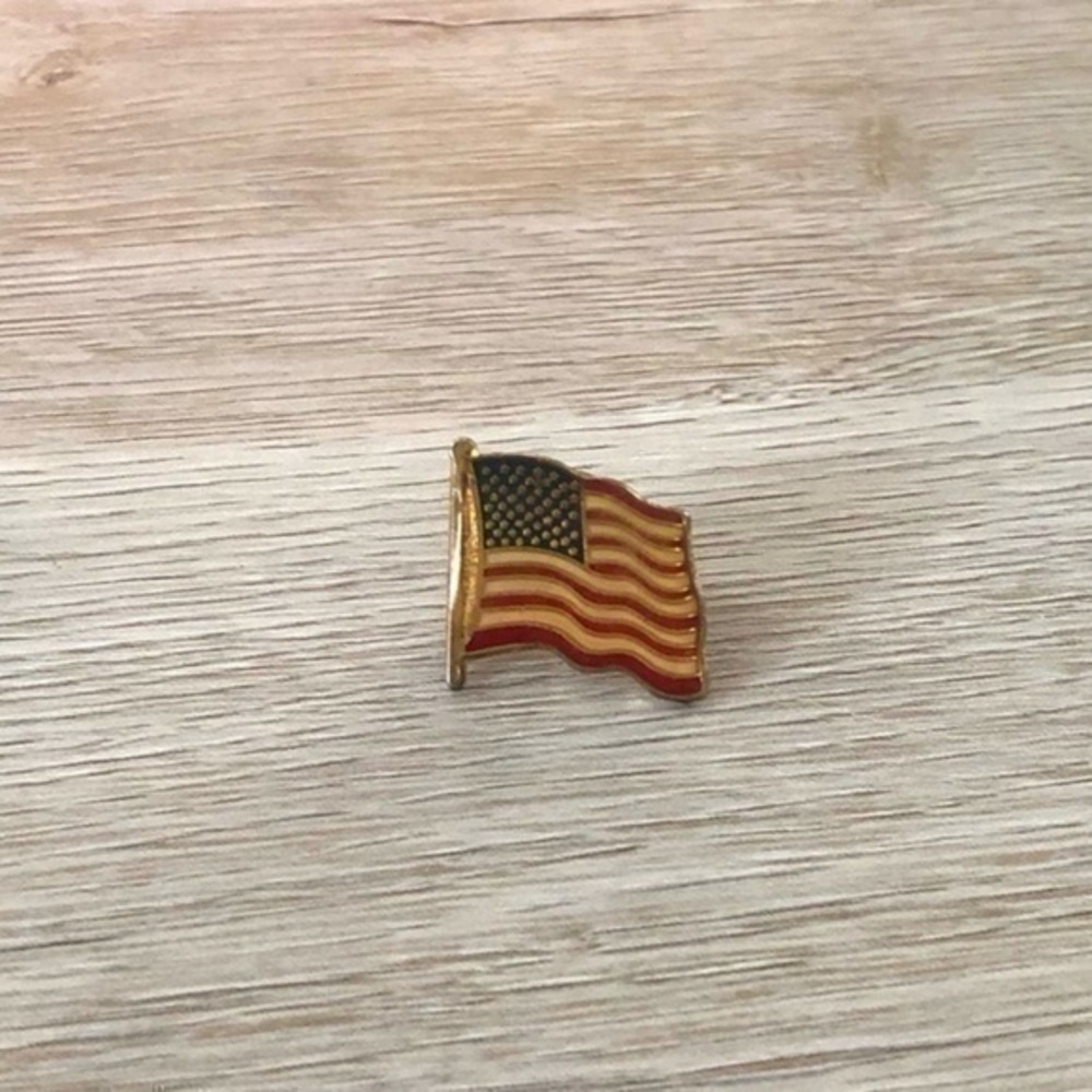Vintage USA Flag Pin